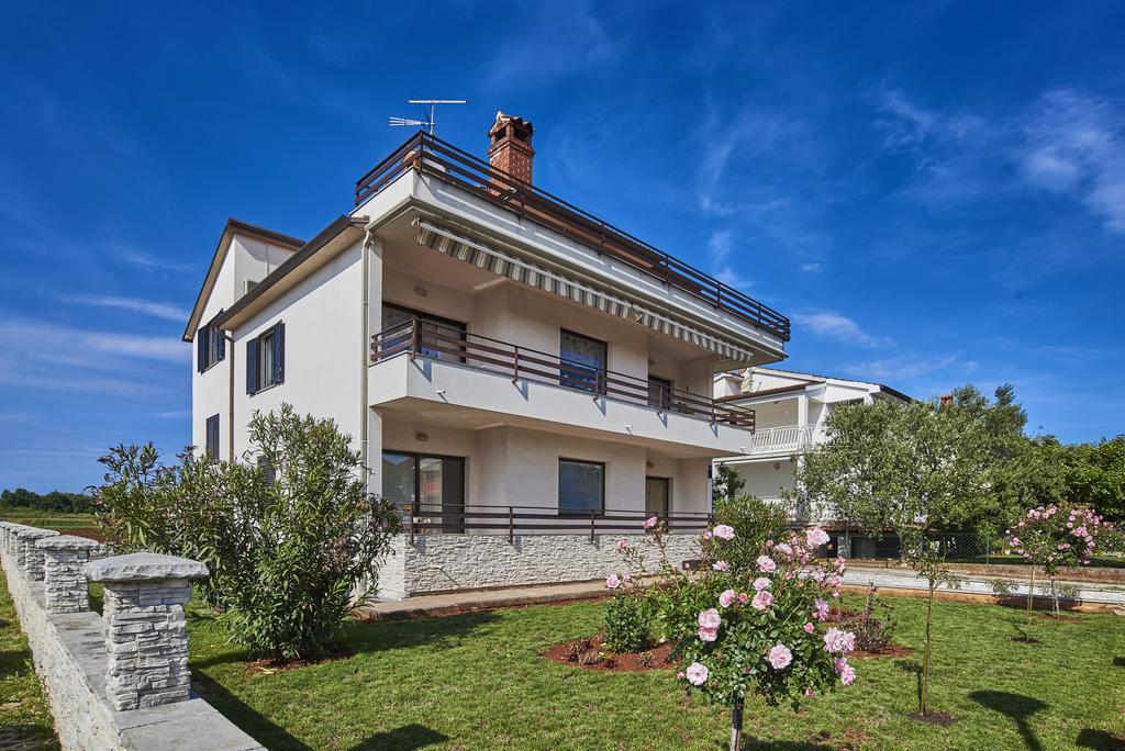 Lovely Roses Umag Exterior foto